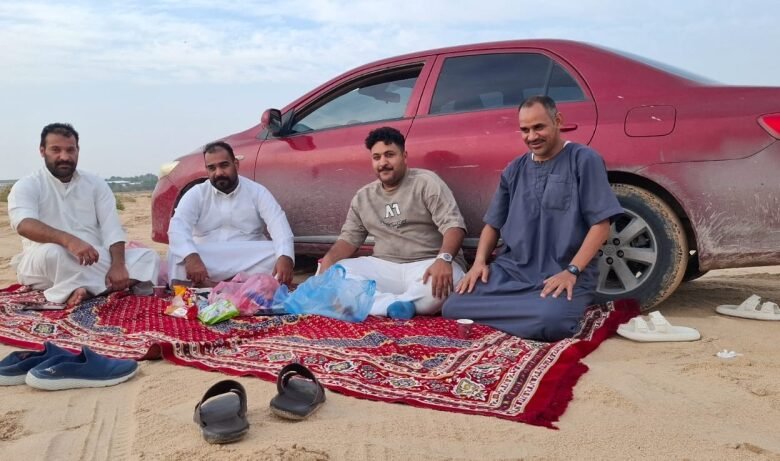 صور.-أمطار-الأحساء-تحول-«جبل-الأربع»-إلى-وجهة-سياحية-خليجية-مفتوحة