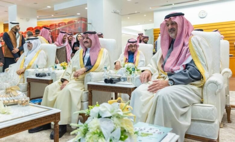 أمير-المنطقة-الشرقية-يسلم-كأس-الأمير-نايف-بن-عبدالعزيز-في-ميدان-الفروسية-بالرياض