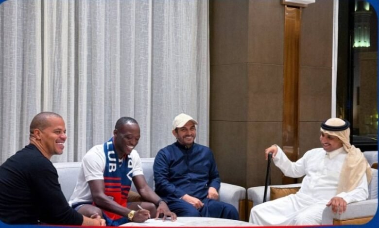 اللاعب-الأسباني-جاي-ديمبلي-يوقع-لأبها