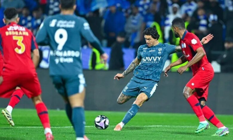 الهلال-ينتزع-الصدارة-بثنائية-ضمك