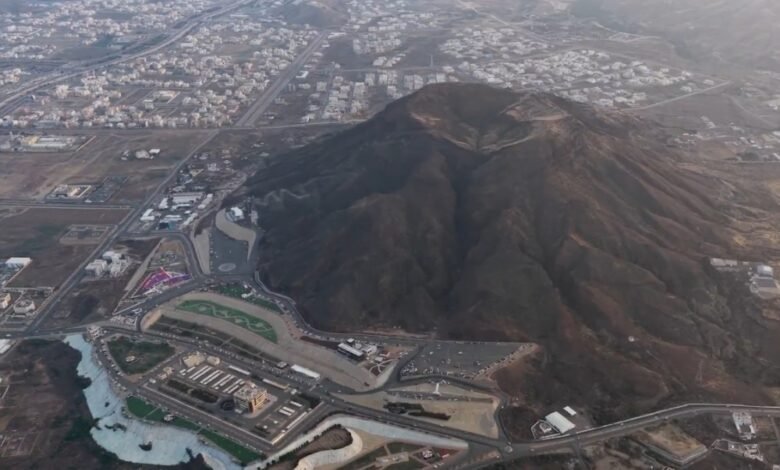 جبل-“الحيلة”-بمحايل-عسير.-معلم-سياحي-مذهل-بتكوين-جيولوجي-فريد