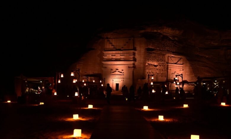 حرفة-النقش-على-الصخور-في-العُلا.-إرث-حضاري-تتناقله-الأجيال