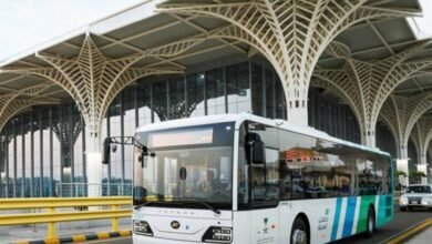 المدينة-المنورة.-إطلاق-خدمات-الإرشاد-السياحي-داخل-حافلات-المدينة