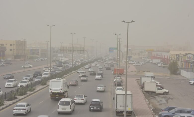 عاجل:-صور|-الغبار-يبسط-سيطرته-على-مدن-الشرقية-و”الكمامات“-تعود-للمشهد