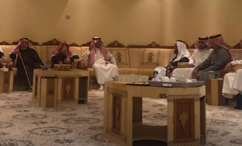 أبناء-الفقيد-فهيد-بن-صامل-الشريف-يستقبلون-المعزين