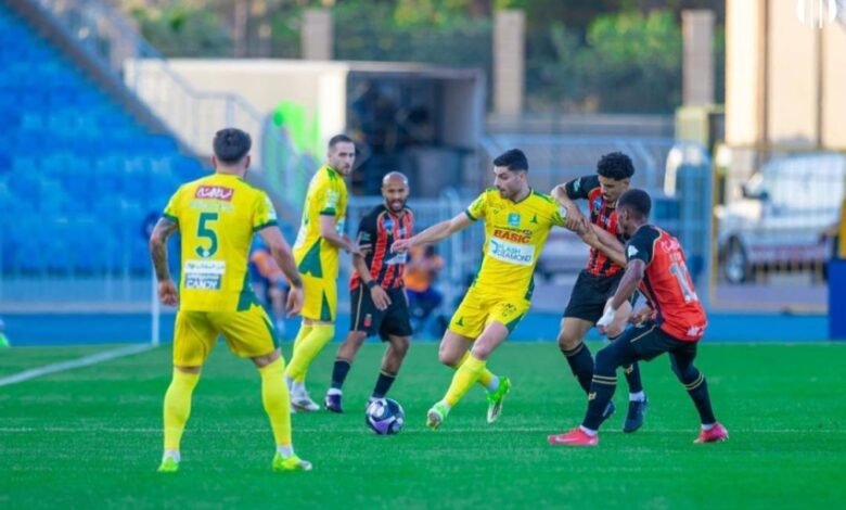 الخليج-يفرض-التعادل-على-الرياض-بهدف-لمثله-1-/-1