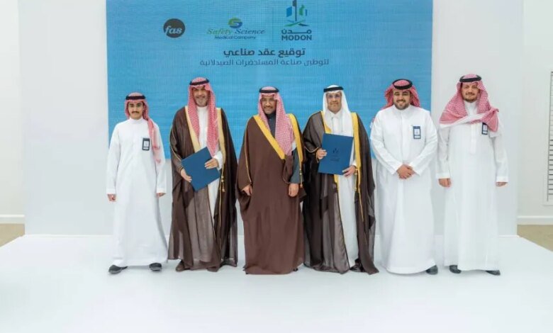 الخريّف-يزور-سدير-للصناعة-والأعمال-ويرعى-توقيع-عقود-بقيمة-تتجاوز-مليار-ريال