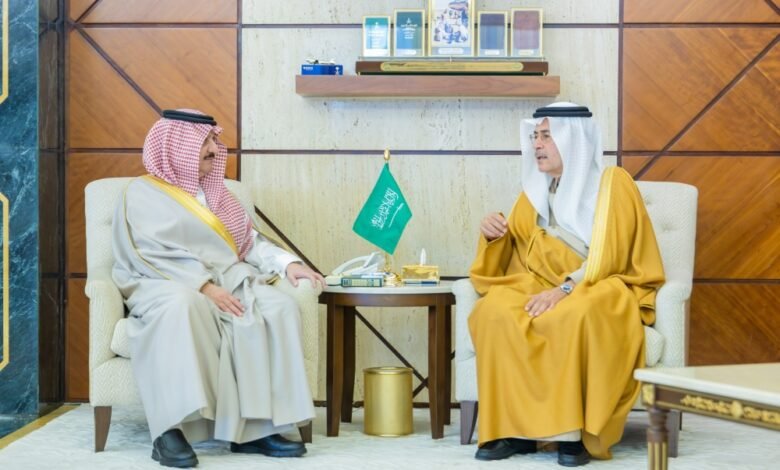 أمير-المنطقة-الشرقية-يستقبل-رئيس-أرامكو-السعودية