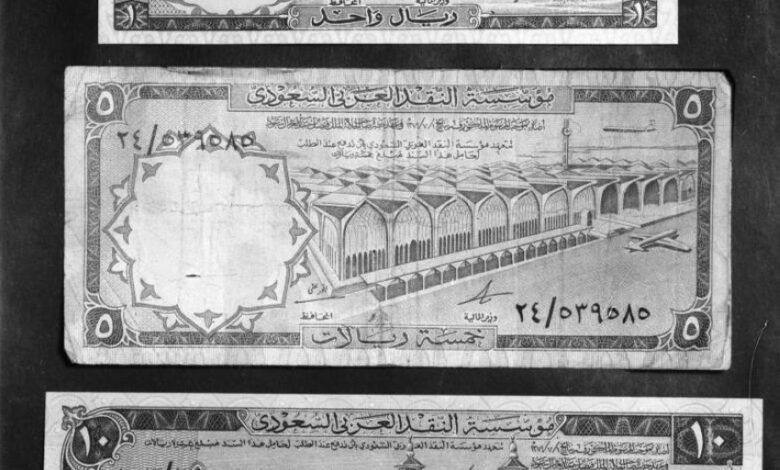 الريال-السعودي.-رحلة-عُملة-بدأت-بأسواق-الدرعية
