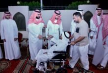 آل-الإدريسي-يتلقون-العزاء-في-فقيدهم حسن