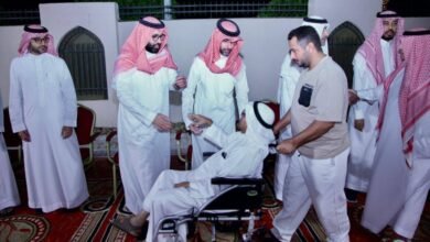 آل-الإدريسي-يتلقون-العزاء-في-فقيدهم حسن