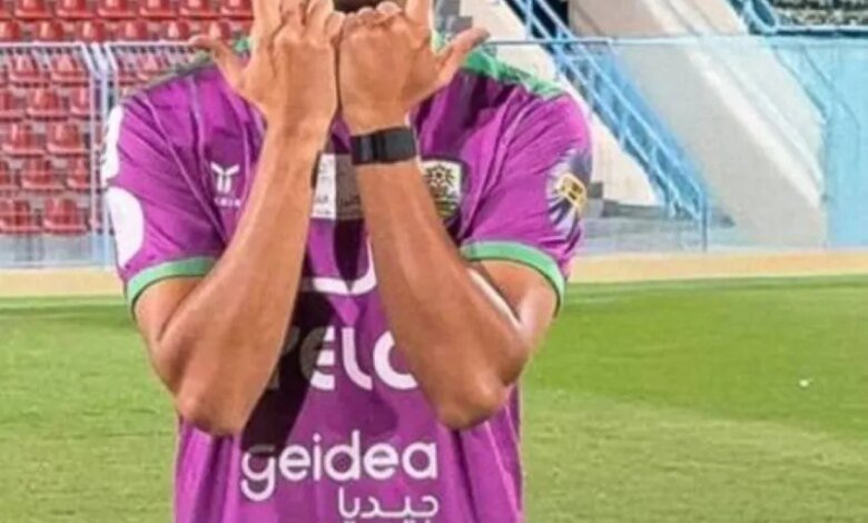 عبدالله-الدوسري-يوقع-للأنوار-قادمًا-من-الفيصلي