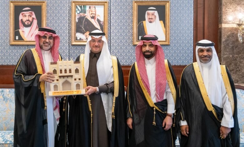 محافظ-الأحساء-يُكرم-المعهد-الصناعي-لتحقيقه-المركز-الأول-بالعمل-التطوعي