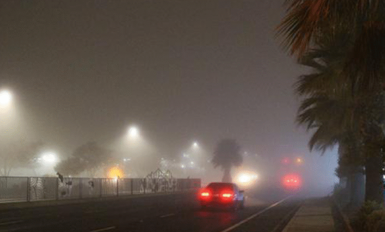 إنذار-أحمر.-ضباب-كثيف-وانعدام-مدى-الرؤية-على-أجزاء-من-الشرقية
