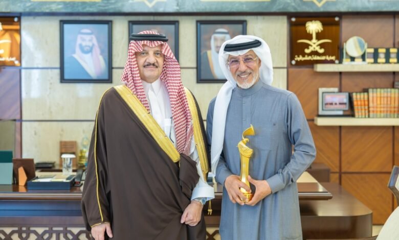 أمير-الشرقية-يستقبل-الفنان-عبدالمحسن-النمر-بمناسبة-فوزه-بجائزة-“جوي-أووردز”