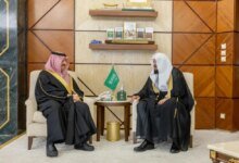 أمير-الشرقية-يستقبل-فضيلة-الدكتور-عبد-الإله-الملا-بمناسبة-تكليفه-بالفتوى-في-المنطقة