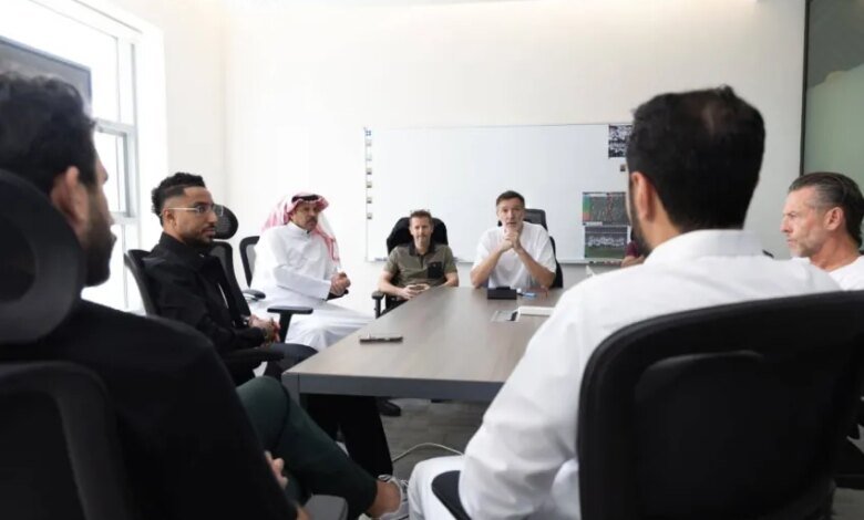 الجهاز-الفني-للأخضر-يجتمع-مع-لاعبي-الهلال-المرشحين-لصفوف-المنتخب