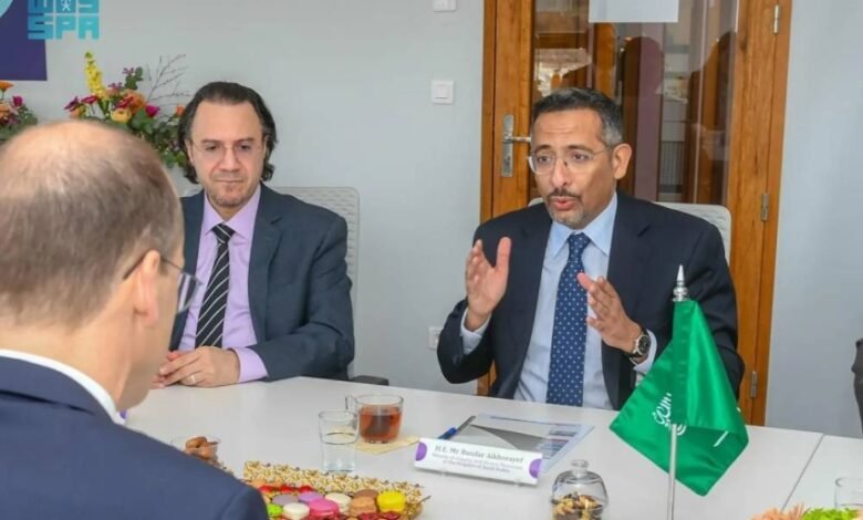 الخريّف-يستكشف-فرص-توطين-الصناعات-الدوائية-مع-شركات-عالمية-بليون