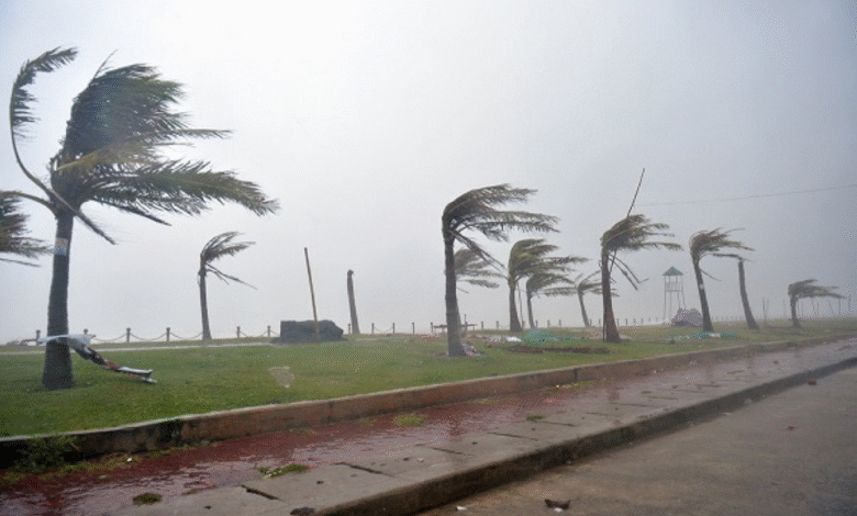 حتى-الثامنة-مساءً.-رياح-نشطة-وأتربة-مثارة-على-المنطقة-الشرقية