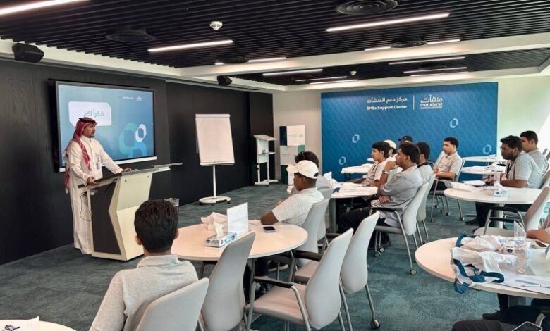 تقنية-الاتصالات-بجدة-تبحث-تمكين-متدربي-الإلكترونيات-عبر-زيارة-مركز-دعم-المنشآت