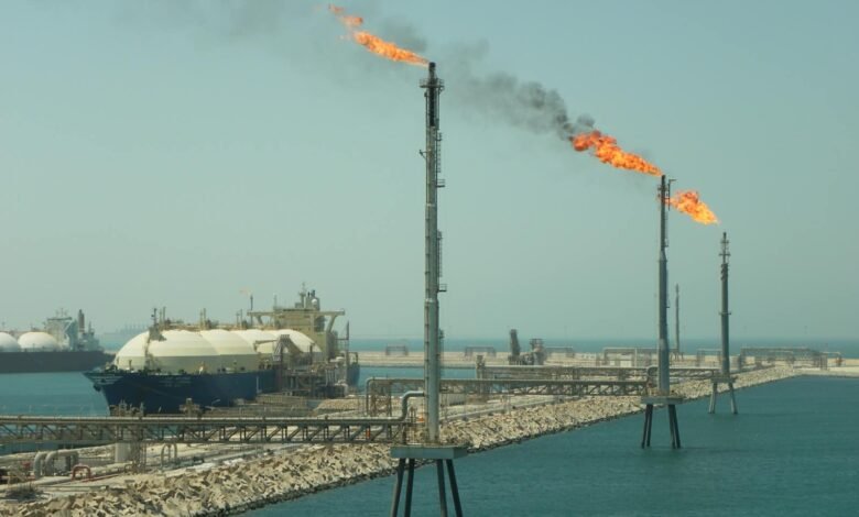  حرب-واشنطن-وإسرائيل-على-إيران-دفعان-أسعار-النفط-والغاز-نحو-موجة-تضخم-جديدة