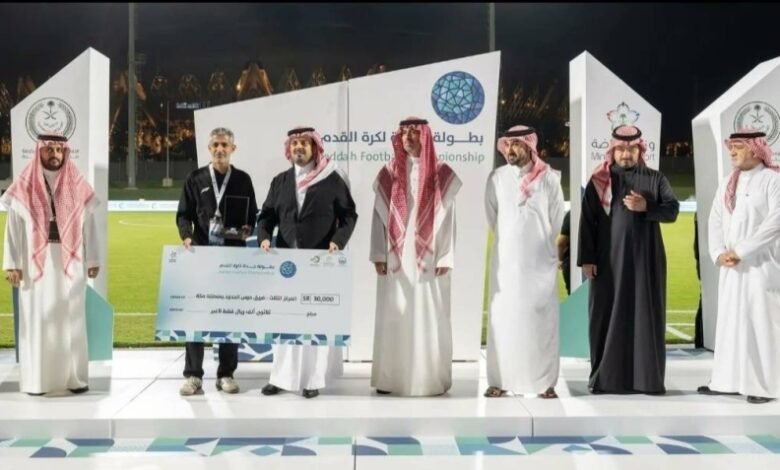 نائب-أمير-منطقة-مكة-يتوج-التعاون-بكأس-بطولة-جدة