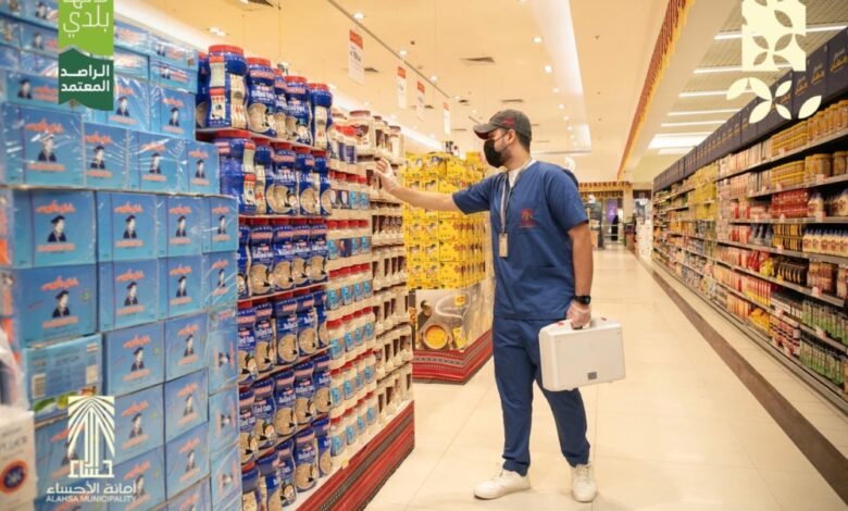 الرقابة-تحاصر-التجاوزات-الصحية-في-أسواق-الأحساء