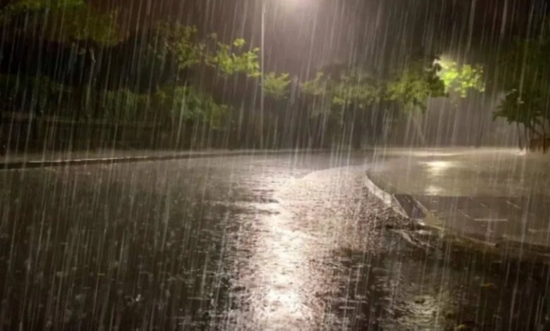 عاجل-إنذار-أحمر.-أمطار-غزيرة-على-أجزاء-من-الشرقية-حتى-5-صباحًا