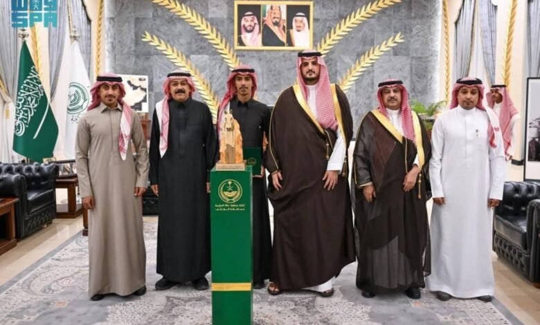 مُحافظ-الطائف-يكرّم-السالمي-الفائز-ببطولة-خادم-الحرمين-كأس-الفرسان-للقدرة-والتحمل