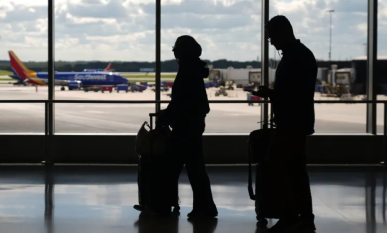 بالأرقام.-تقديرات-تكشف-عن-عدد-المسافرين-المتضررين-منذ-بدء-حرب-إيران