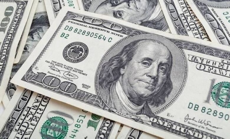 الدولار-يهبط-مع-ترقب-اجتماعات-بنوك-مركزية