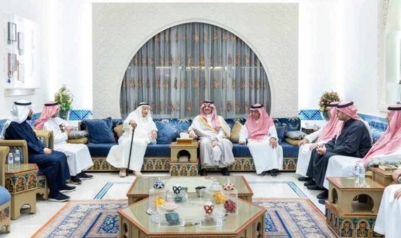 أمير-المنطقة-الشرقية-ونائبه-يقدمان-التعازي-لأسرة-الجميح