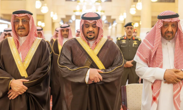 نائب-أمير-الرياض-يؤدي-صلاة-الميت-على-الأمير-محمد-بن-بندر-بن-محمد-بن-سعود-الكبير