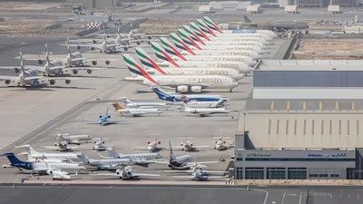 الطيران-الخليجي-يواصل-مئات-الرحلات-يوميًا-رغم-مخاوف-كارثة-جوية-محتملة