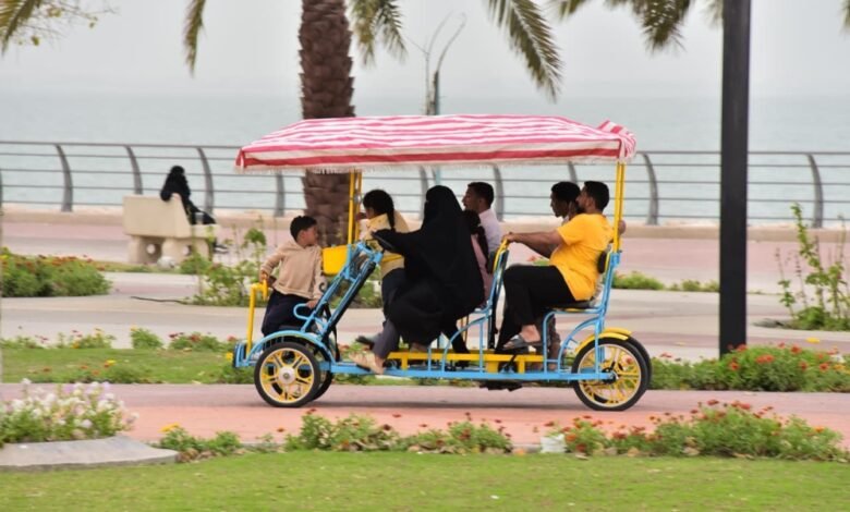 صور|-الأجواء-الربيعية-تجذب-أهالي-الشرقية-إلى-الواجهات-البحرية