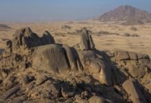 جبل-أبو-صادع-في-الليث.-سجل-مفتوح-يروي-قصة-الإنسان-والمكان