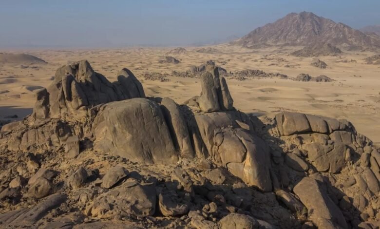 جبل-أبو-صادع-في-الليث.-سجل-مفتوح-يروي-قصة-الإنسان-والمكان