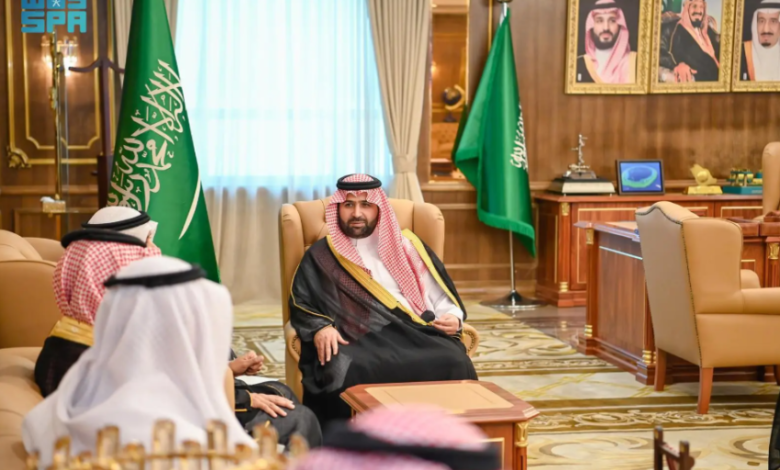 أمير-منطقة-جازان-يطلع-على-عرض-حول-مدينة-جازان-للصناعات-الأساسية-والتحويلية