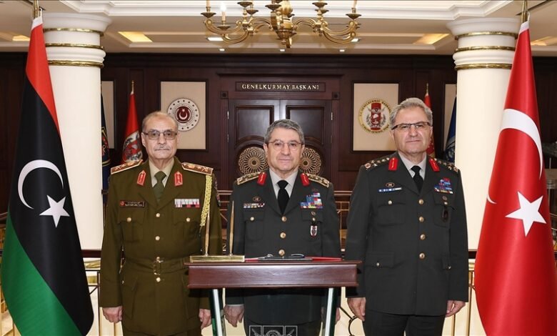 رئيس-الأركان-التركي-يستقبل-قائد-القوات-البرية-الليبية