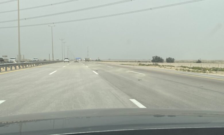 صور|-نشاط-الرياح-المثيرة-للأتربة-يخفّض-الرؤية-على-طريق-الأحساء-–-الدمام