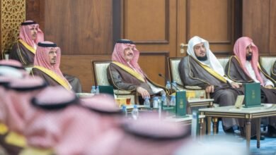 أمير-الشرقية-يشيد-بالتحول-الرقمي-ويطّلع-على-مركز-المدينة-التشغيلية