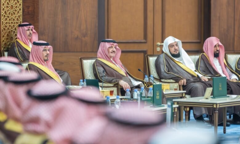 أمير-الشرقية-يشيد-بالتحول-الرقمي-ويطّلع-على-مركز-المدينة-التشغيلية