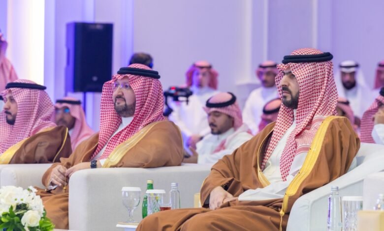 نائب-أمير-الشرقية-يرعى-حفل-تخريج-5,100-طالب-في-الجامعة-العربية-المفتوحة