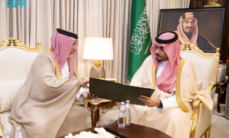 نائب-أمير-نجران-يطَّلعُ-على-تقرير-الخطة-الرقابية-لفرع-وزارة-التجارة-بالمنطقة