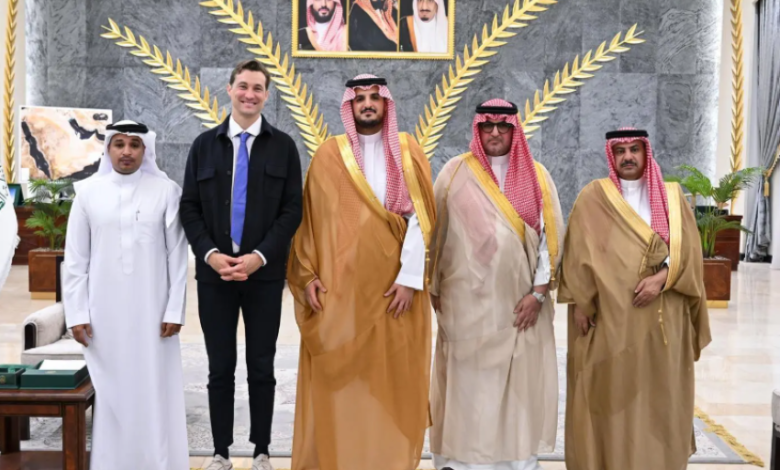 مُحافظ-الطائف-يستقبل-مالك-نادي-الخلود-الرياضي-ويرحب-بالاستثمار-في-مختلف-المجالات-بالمحافظة