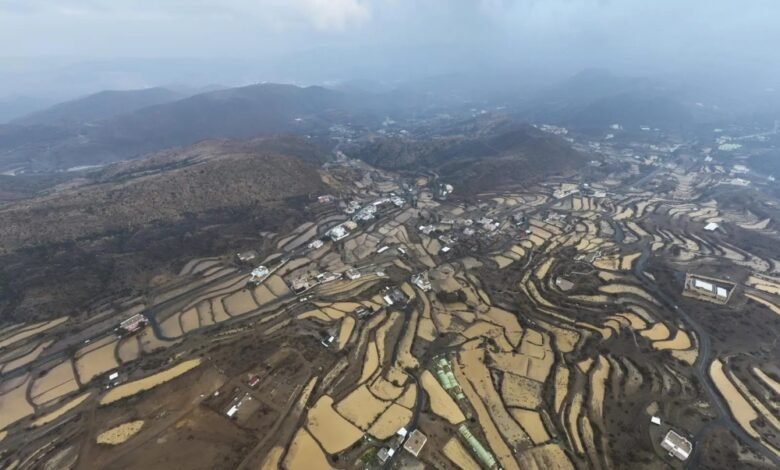 الأمطار-ترسم-لوحات-طبيعية-فريدة-تبرز-روعة-تضاريس-عسير