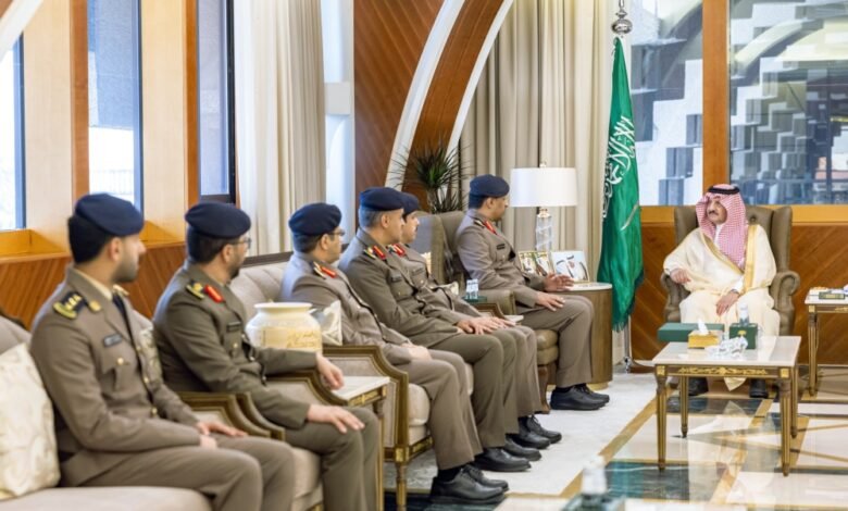  أمير-الشرقية-يستقبل-مدير-الدفاع-المدني-ويطّلع-على-جهود-تعزيز-السلامة-بالمنطقة