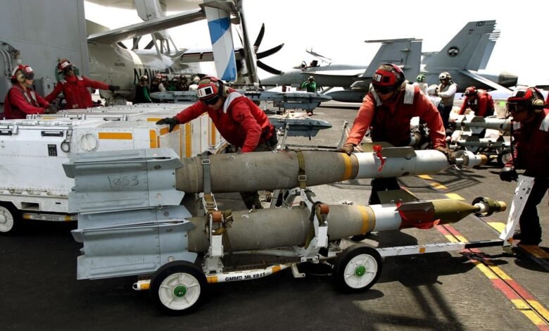 واشنطن-تُعيد-تسليح-أسطولها-وتلوّح-بضرب-إيران-حال-تعثر-مفاوضات-السلام