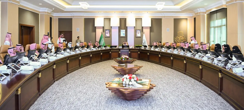 أمير-منطقة-جازان-يرأس-اجتماع-اللجنة-العليا-للتوطين