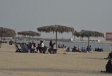 «شاور-مجاني»-وزيادة-المظلات-والمطاعم.-مقترحات-زوار-شاطئ-نصف-القمر-للتطوير